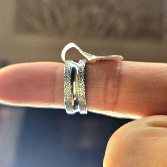 Sparkly Banded Stainless Steel Ring - Size 7 - Picture 2 of 5